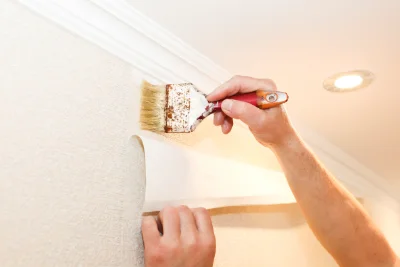 Pose de papier peint à Courtavon — revêtements muraux et toiles de verre